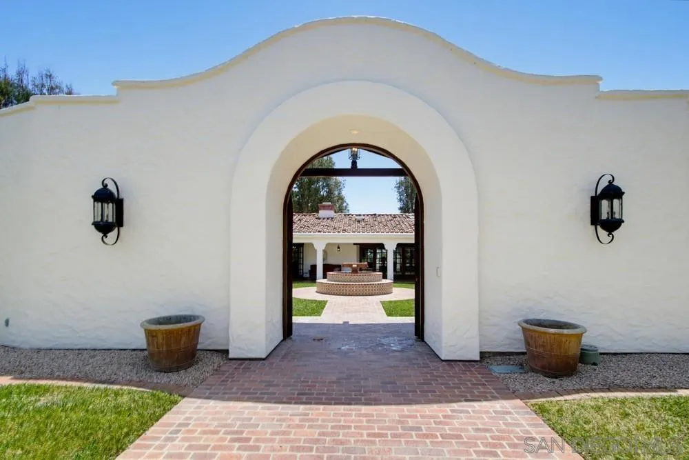 5443 Calzada Del Bosque Rancho Santa Fe, CA 92067