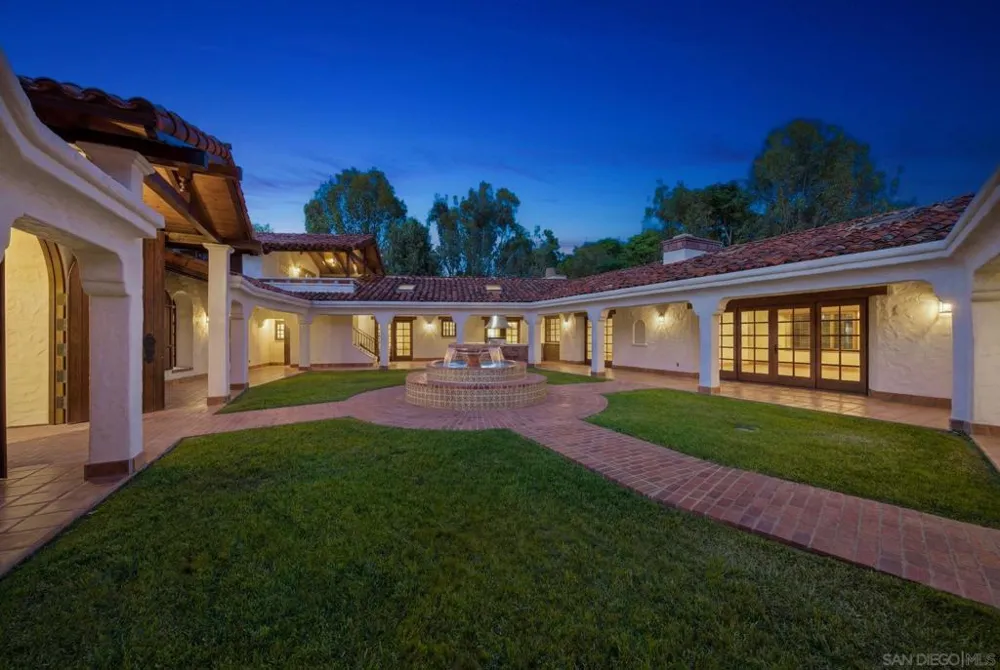 5443 Calzada Del Bosque Rancho Santa Fe, CA 92067