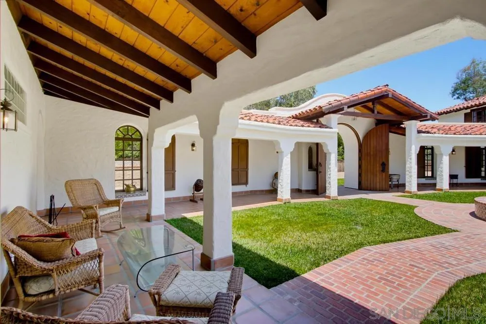 5443 Calzada Del Bosque Rancho Santa Fe, CA 92067