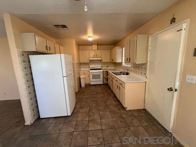 253 Robert Kennedy St Calexico, CA 92231