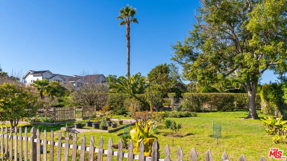 29821 Pacific Coast Highway Malibu, CA 90265
