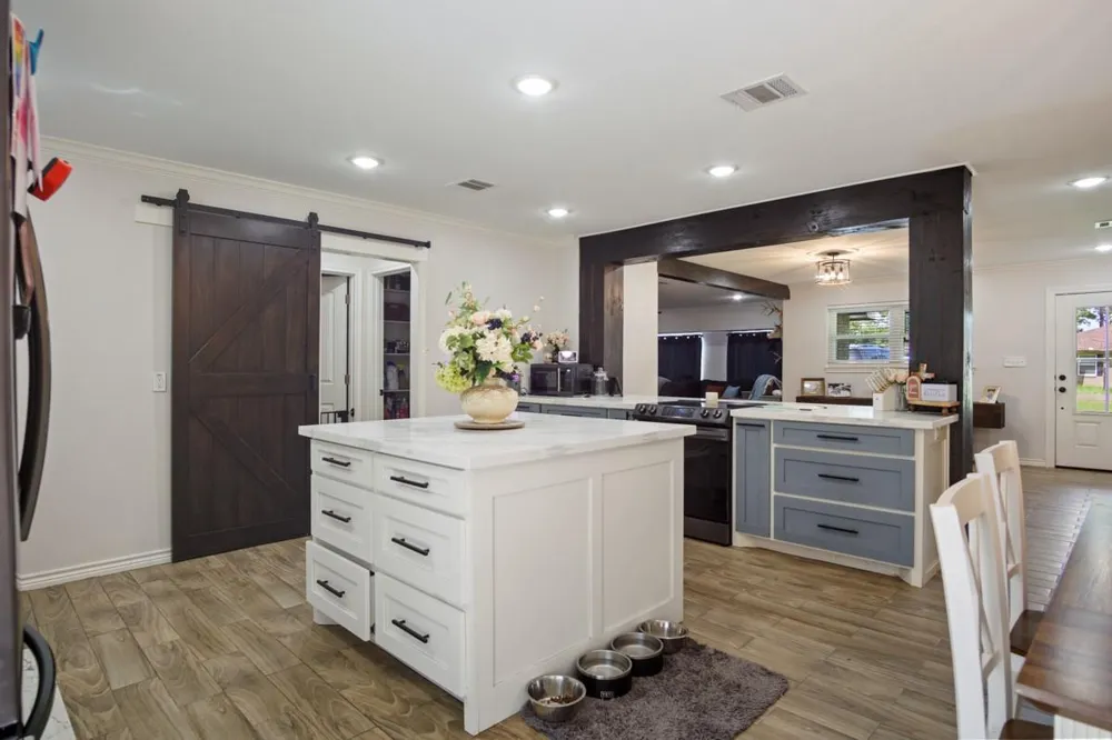 138 Lake Drive Winnie, TX 77665