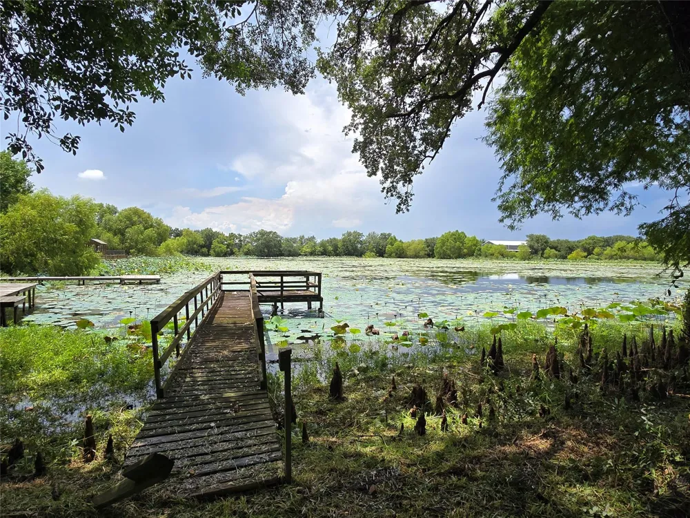 138 Lake Drive Winnie, TX 77665