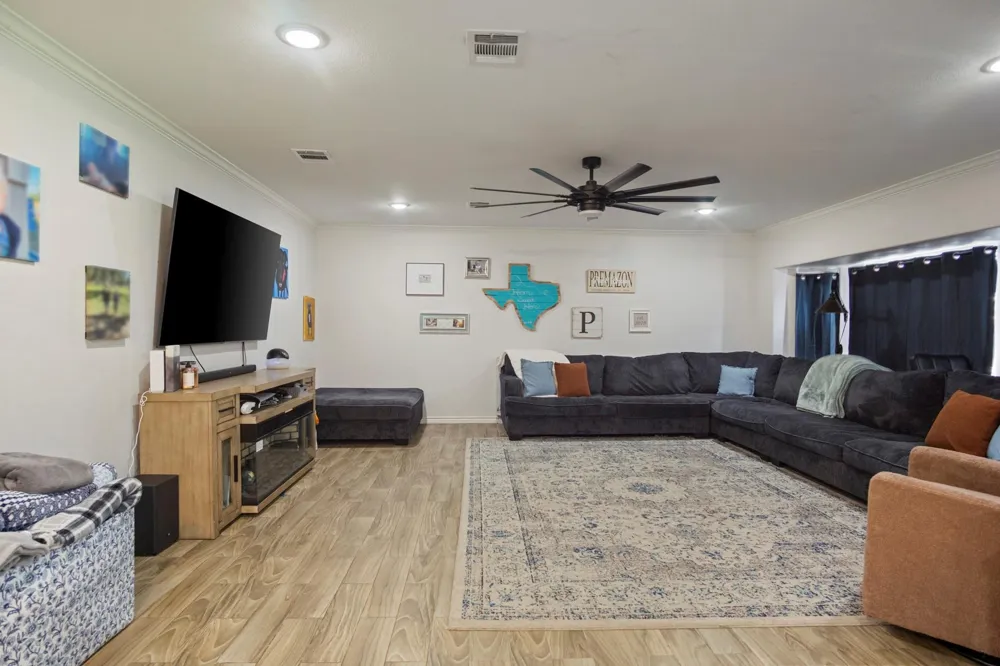 138 Lake Drive Winnie, TX 77665