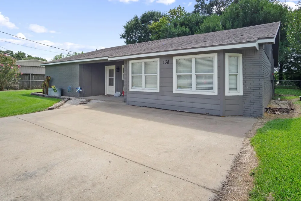 138 Lake Drive Winnie, TX 77665