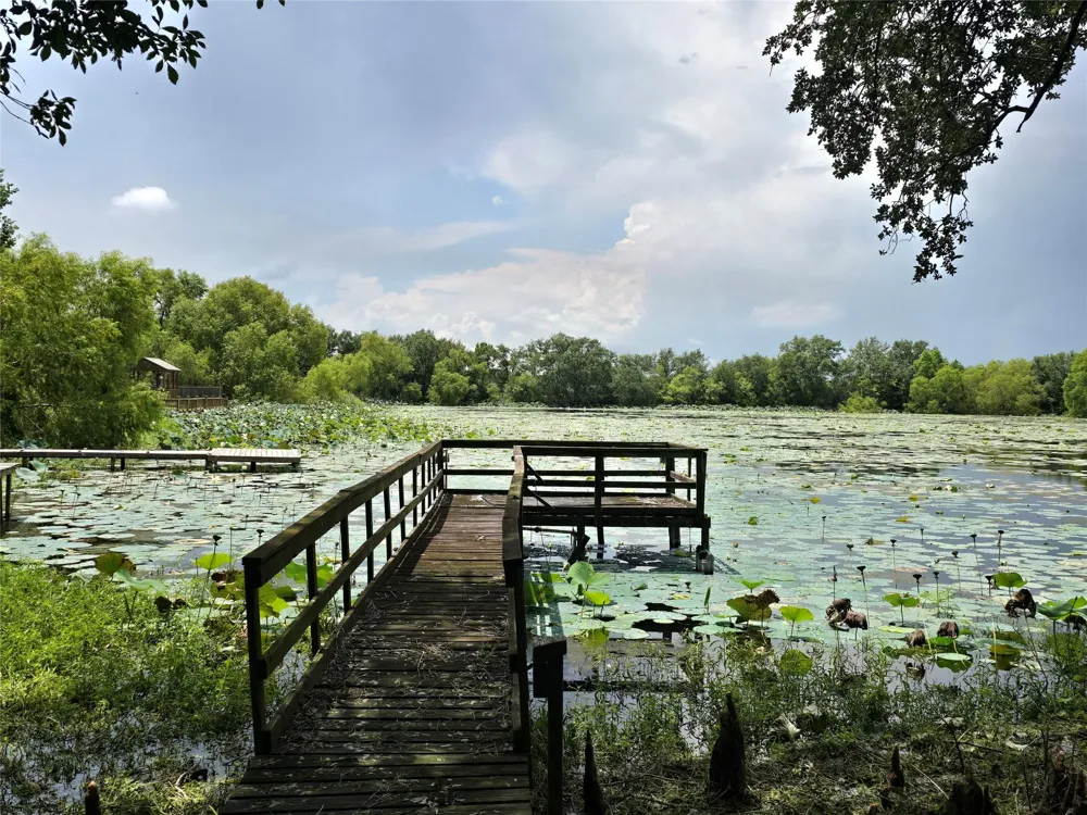 138 Lake Drive Winnie, TX 77665