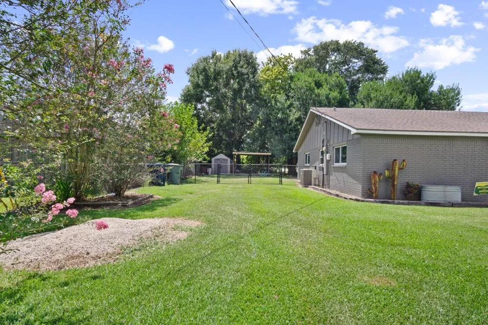 138 Lake Drive Winnie, TX 77665