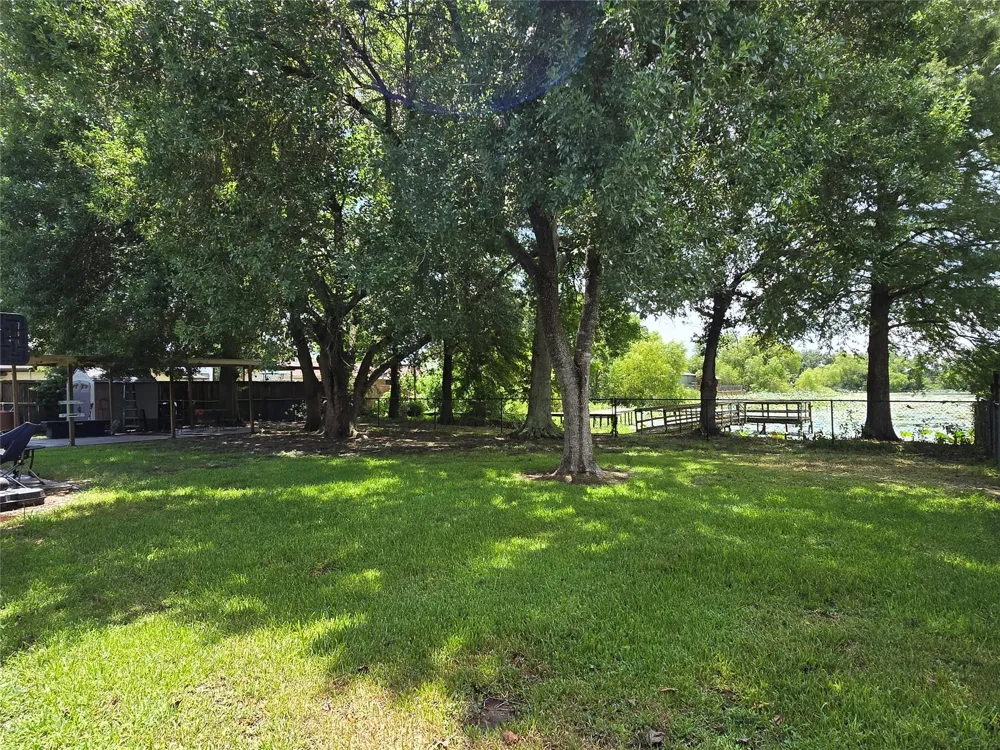 138 Lake Drive Winnie, TX 77665