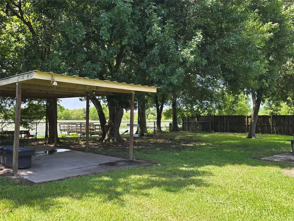 138 Lake Drive Winnie, TX 77665