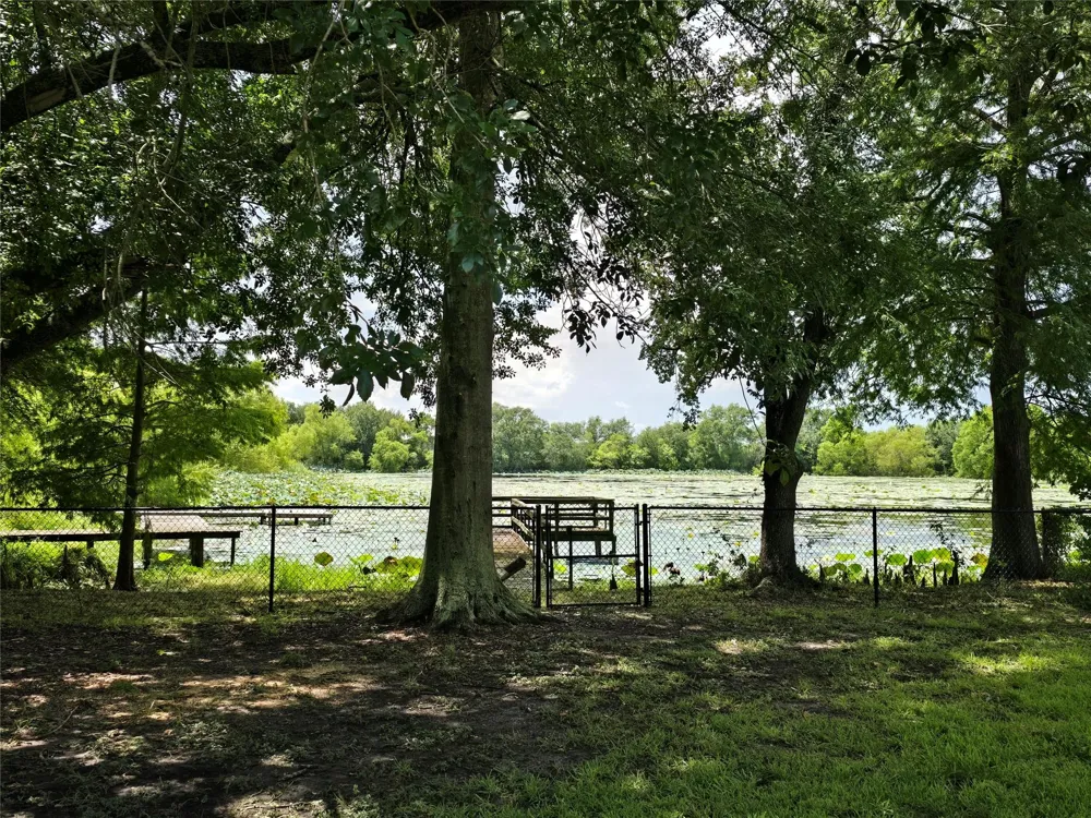 138 Lake Drive Winnie, TX 77665
