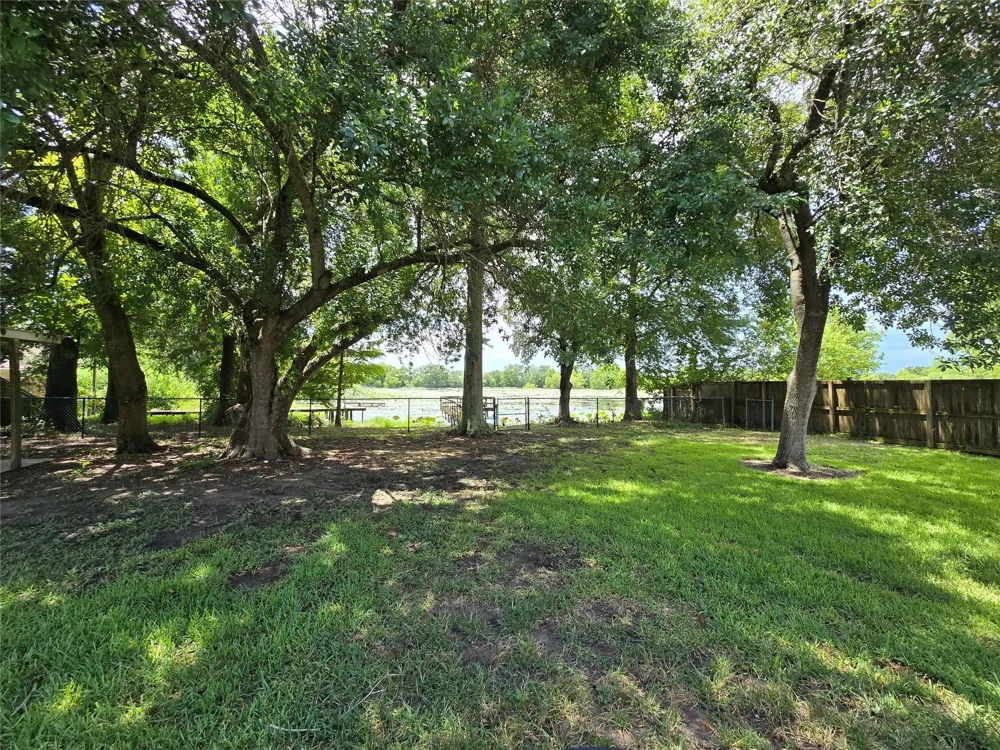 138 Lake Drive Winnie, TX 77665