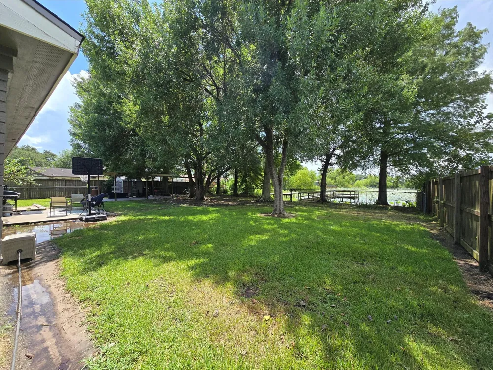 138 Lake Drive Winnie, TX 77665