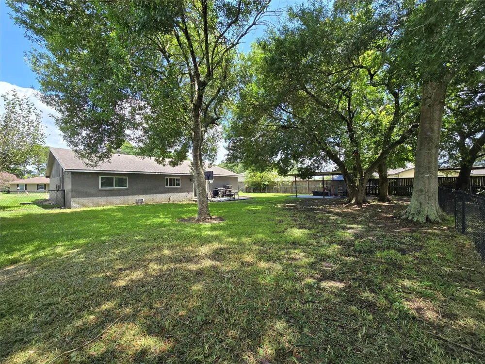 138 Lake Drive Winnie, TX 77665