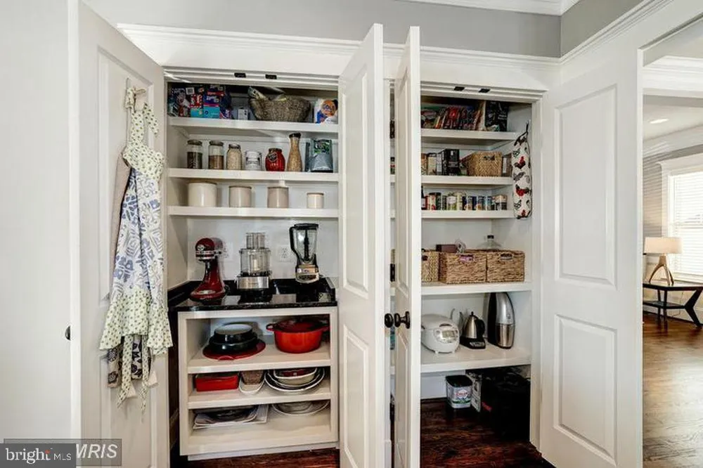 812 21ST STREET S Arlington, VA 22202