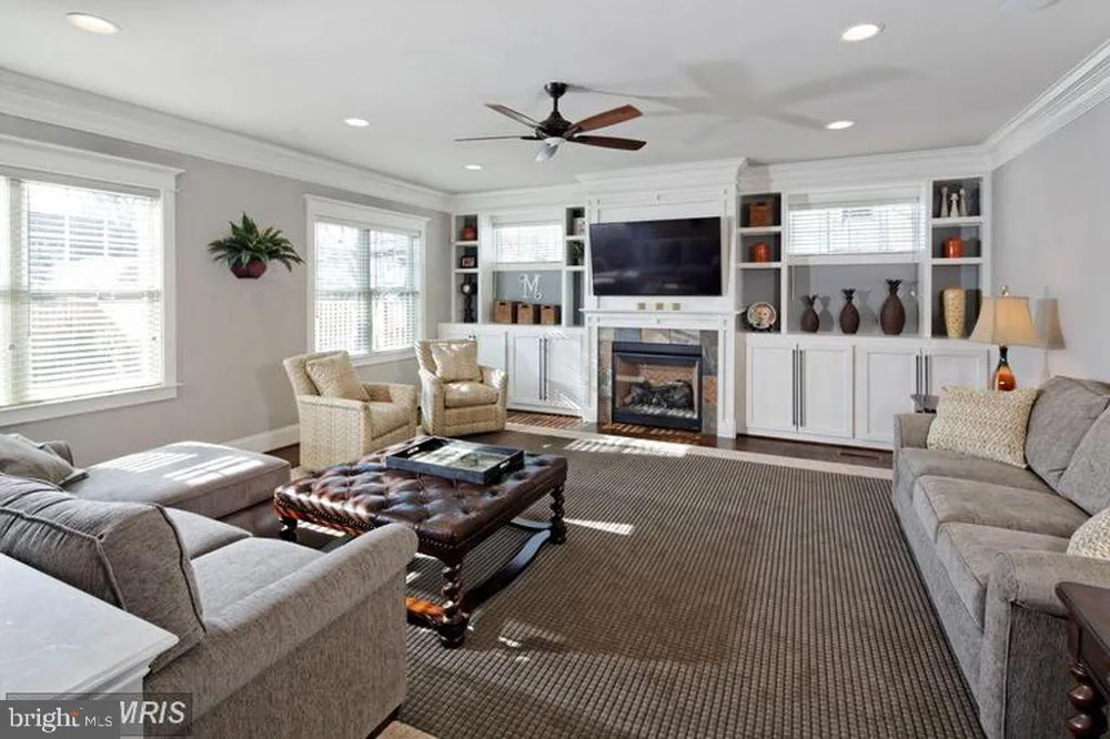812 21ST STREET S Arlington, VA 22202