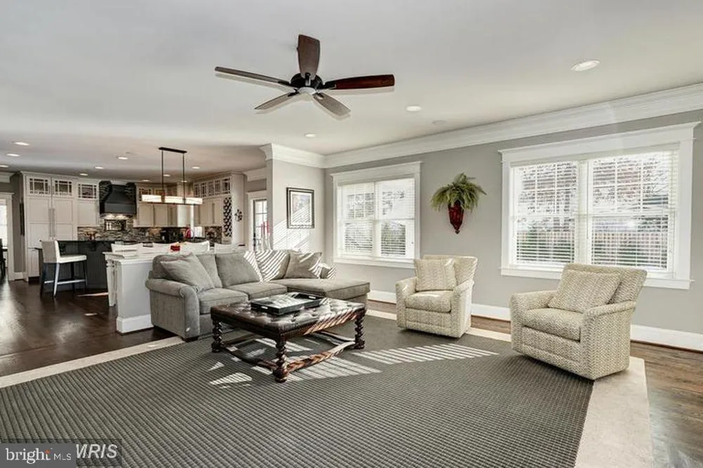 812 21ST STREET S Arlington, VA 22202