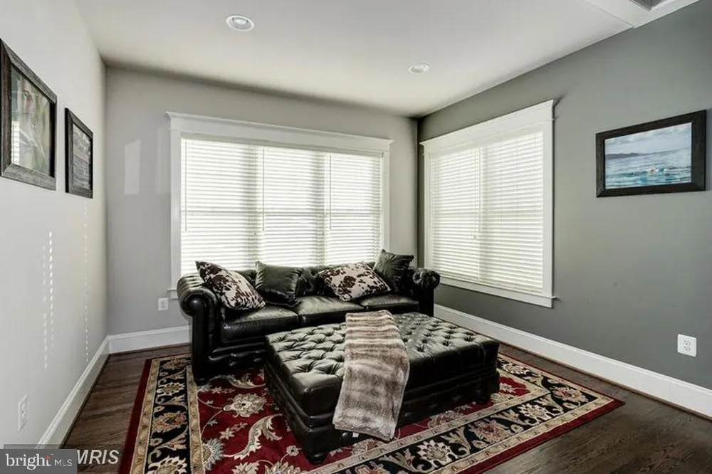 812 21ST STREET S Arlington, VA 22202