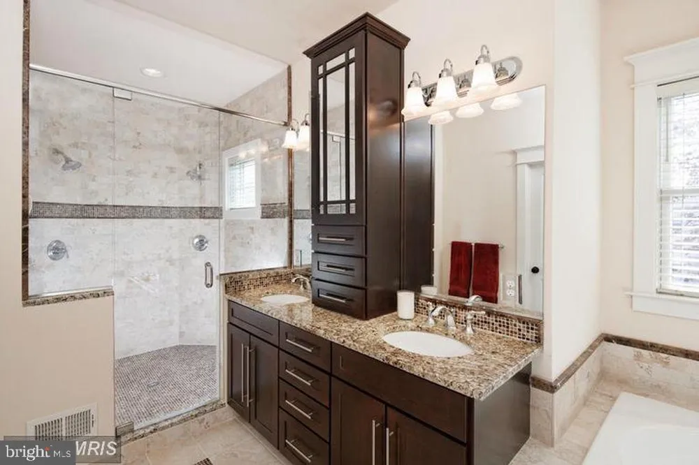 812 21ST STREET S Arlington, VA 22202