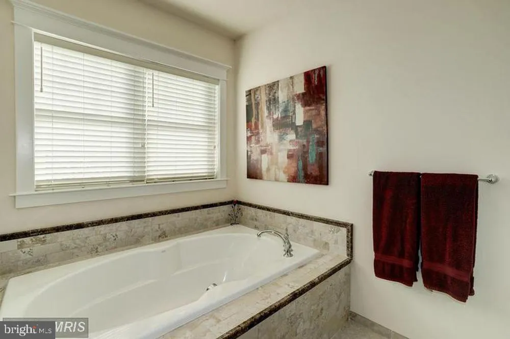 812 21ST STREET S Arlington, VA 22202
