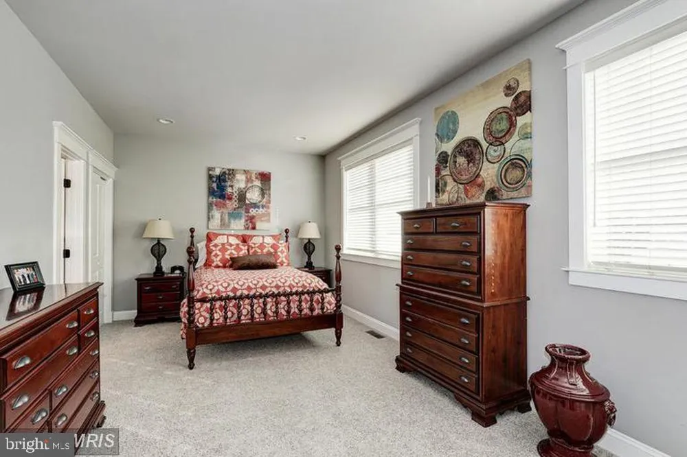 812 21ST STREET S Arlington, VA 22202