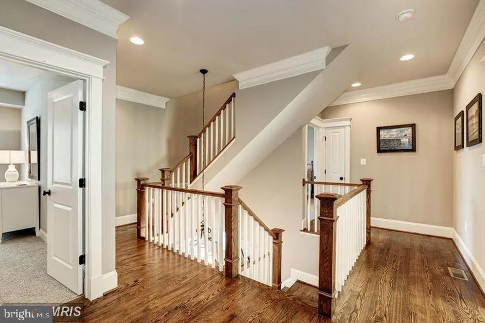 812 21ST STREET S Arlington, VA 22202
