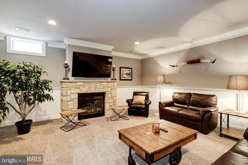 812 21ST STREET S Arlington, VA 22202