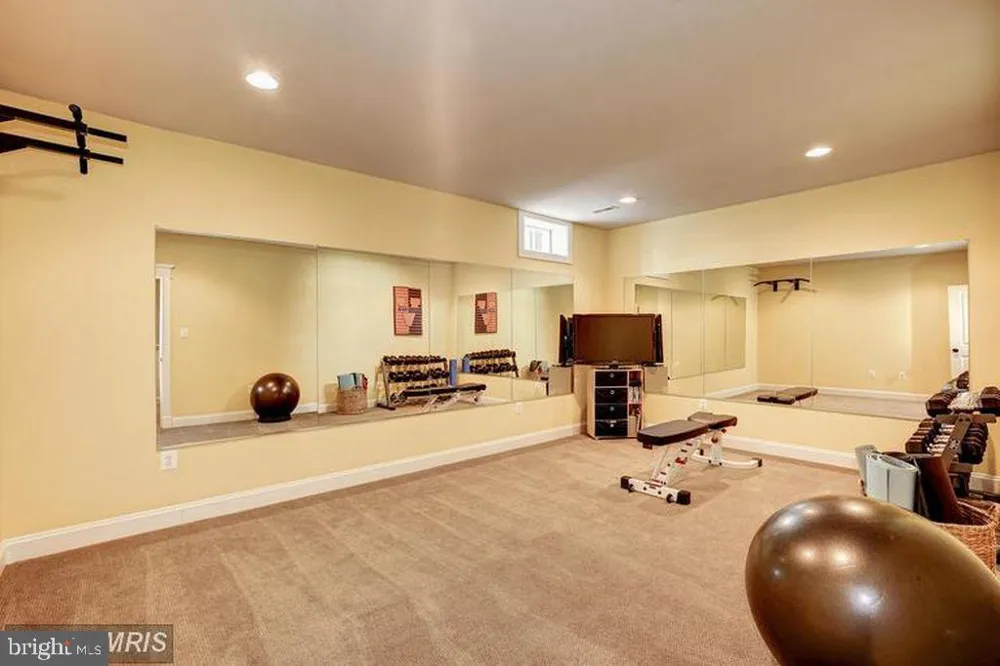 812 21ST STREET S Arlington, VA 22202