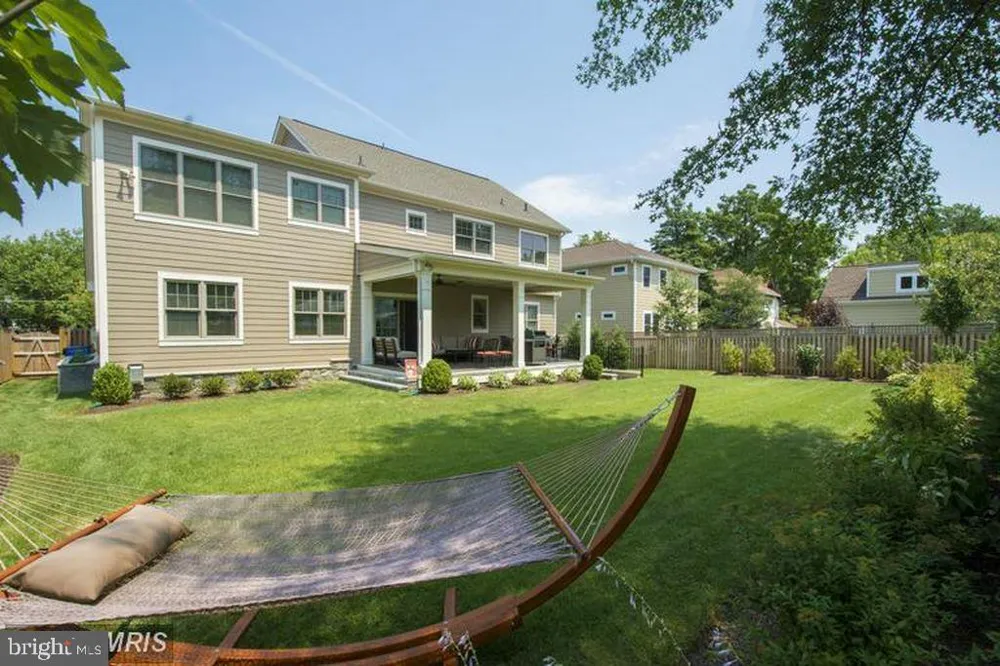 812 21ST STREET S Arlington, VA 22202