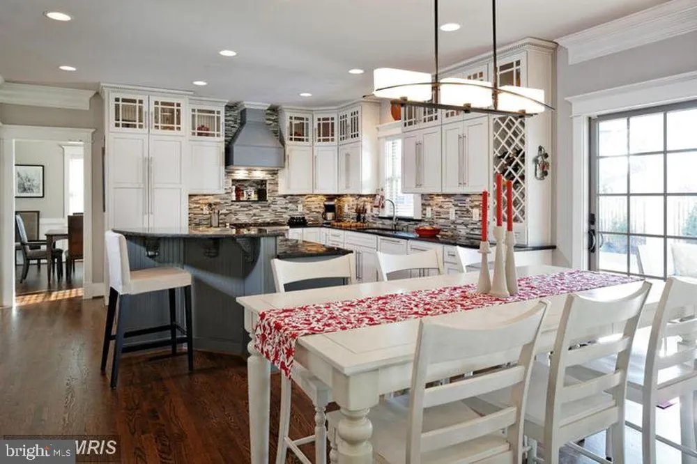 812 21ST STREET S Arlington, VA 22202