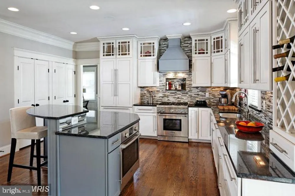 812 21ST STREET S Arlington, VA 22202