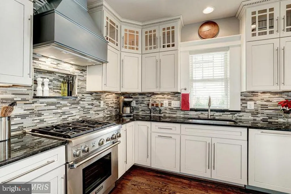 812 21ST STREET S Arlington, VA 22202