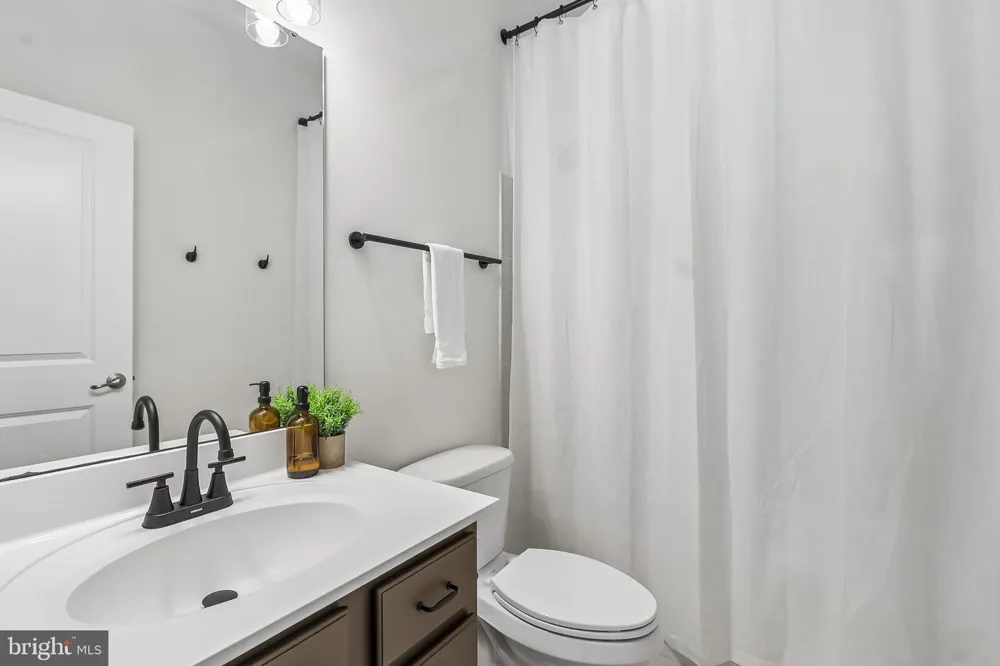 3801 COMMODORE JOSHUA BARNEY DRIVE NE Washington, DC 20018