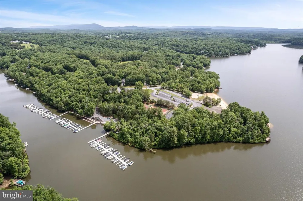 210 WOODS DRIVE Cross Junction, VA 22625