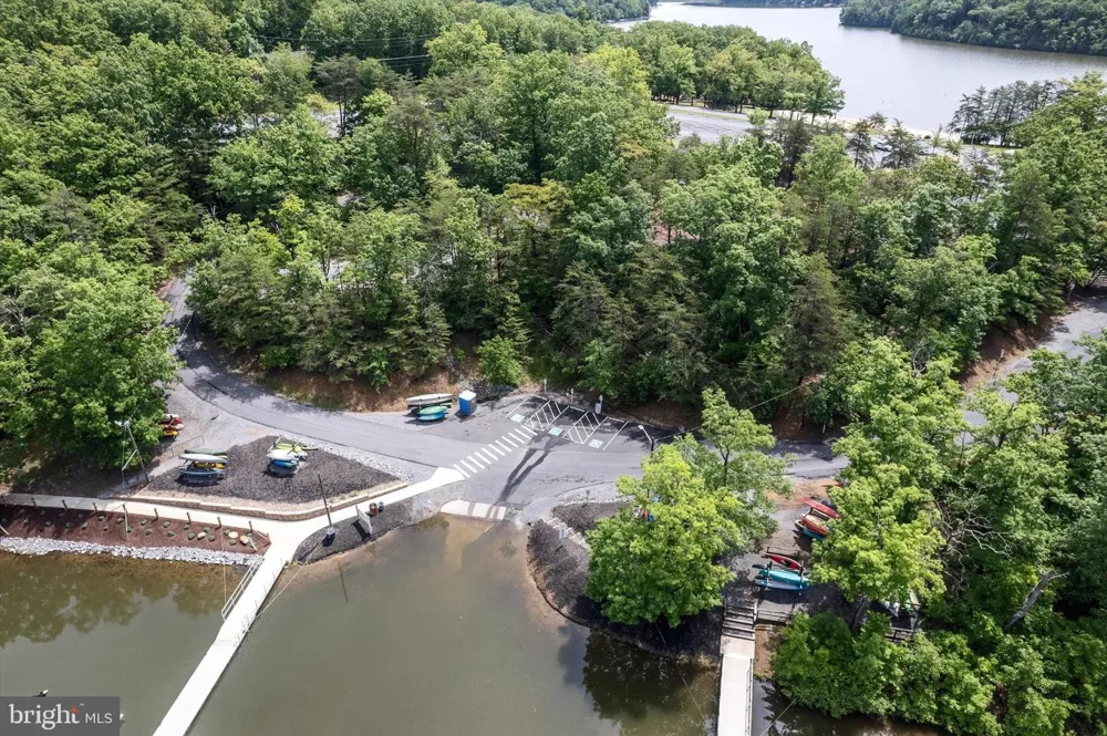 210 WOODS DRIVE Cross Junction, VA 22625