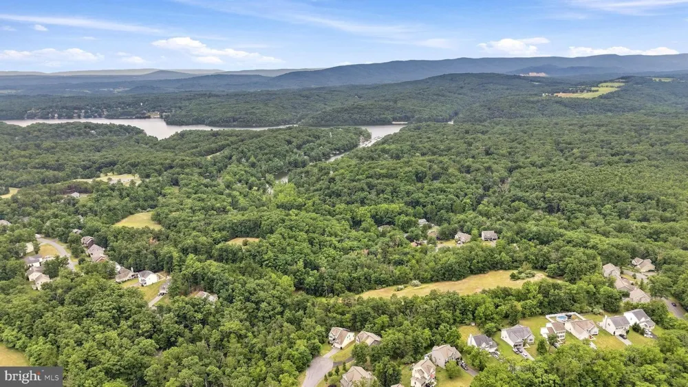 210 WOODS DRIVE Cross Junction, VA 22625
