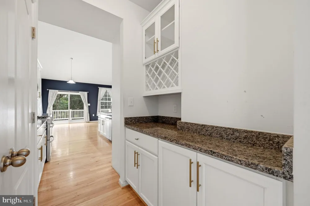 210 WOODS DRIVE Cross Junction, VA 22625