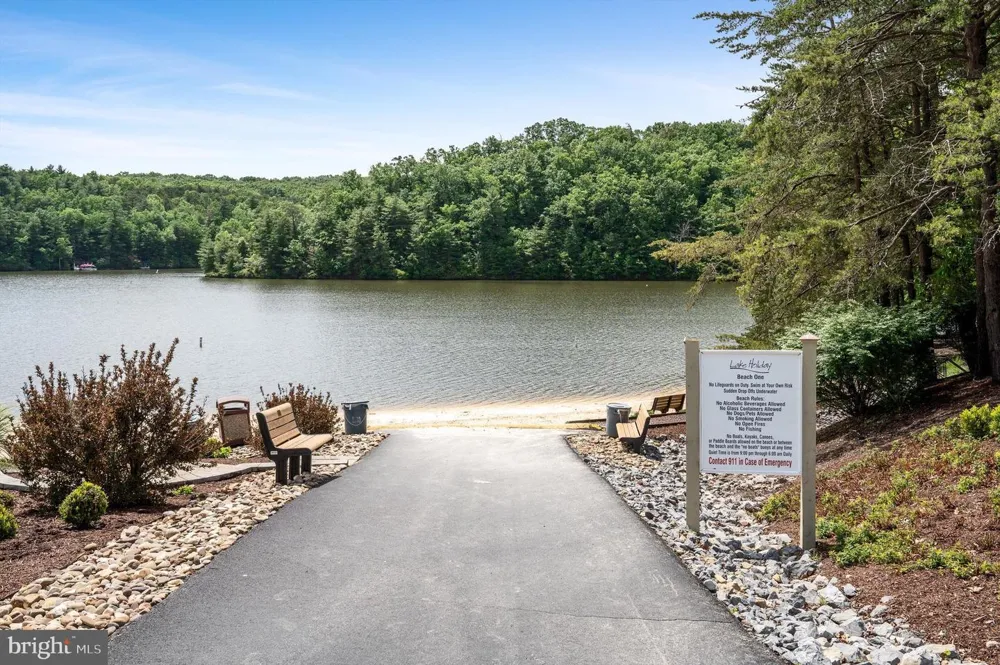 210 WOODS DRIVE Cross Junction, VA 22625
