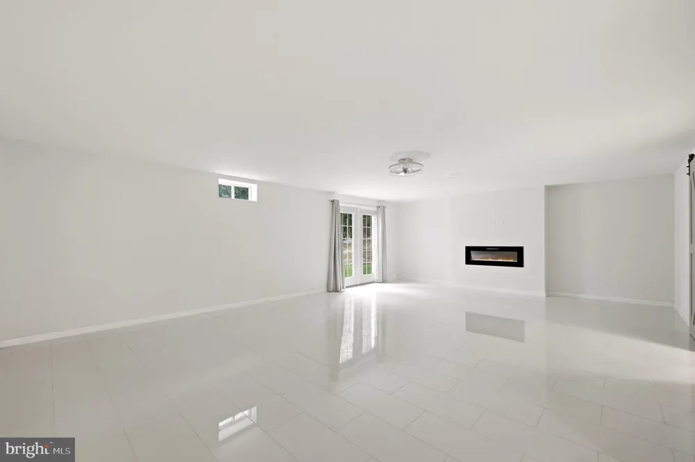 210 WOODS DRIVE Cross Junction, VA 22625