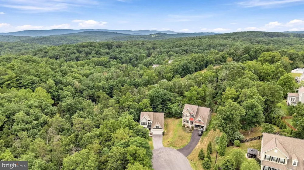 210 WOODS DRIVE Cross Junction, VA 22625