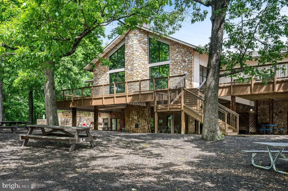 210 WOODS DRIVE Cross Junction, VA 22625