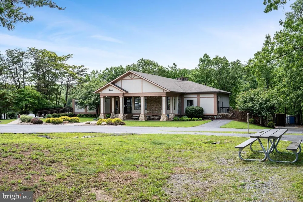 210 WOODS DRIVE Cross Junction, VA 22625