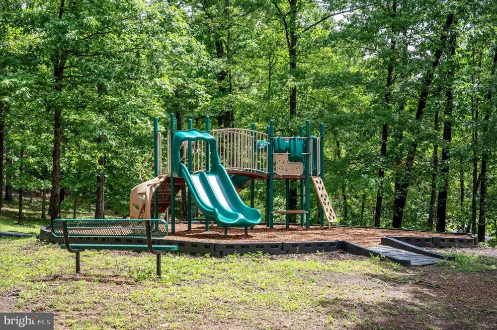 210 WOODS DRIVE Cross Junction, VA 22625