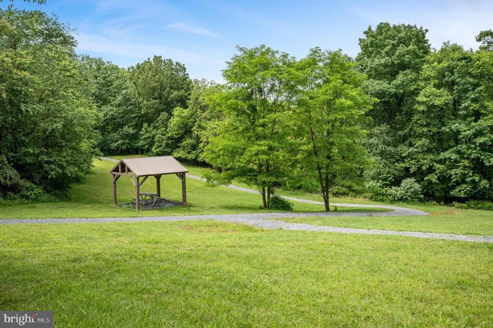 210 WOODS DRIVE Cross Junction, VA 22625