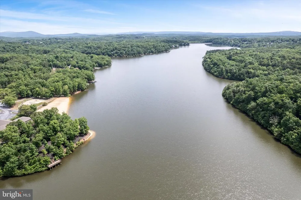 210 WOODS DRIVE Cross Junction, VA 22625