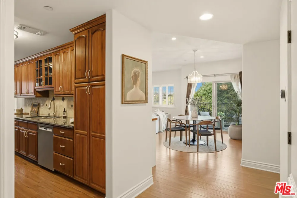 2486 S Centinela Avenue #303 Los Angeles, CA 90064
