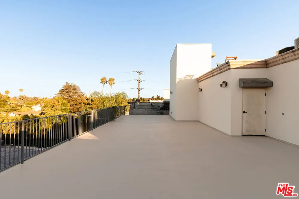 2486 S Centinela Avenue #303 Los Angeles, CA 90064