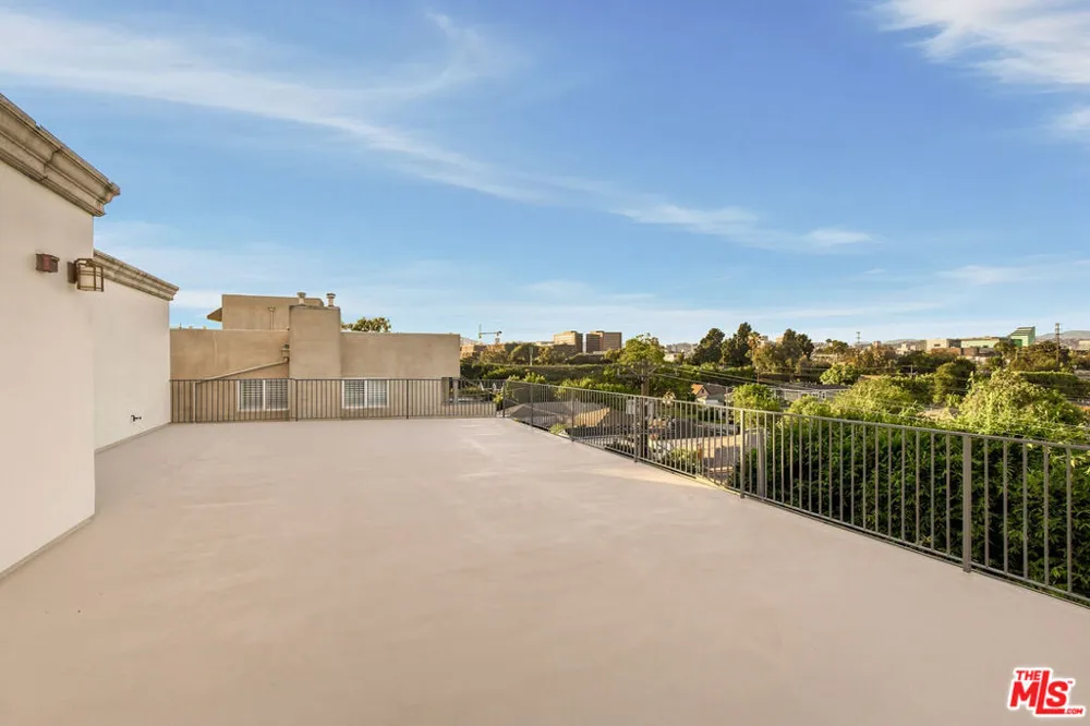 2486 S Centinela Avenue #303 Los Angeles, CA 90064