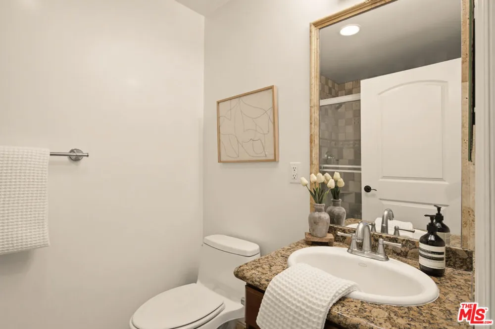 2486 S Centinela Avenue #303 Los Angeles, CA 90064