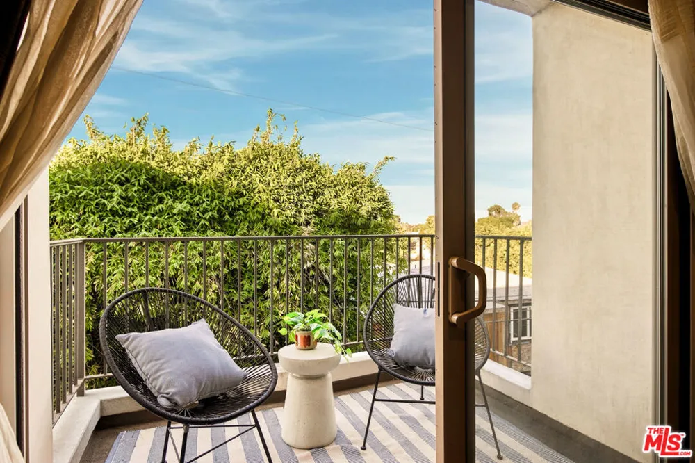 2486 S Centinela Avenue #303 Los Angeles, CA 90064