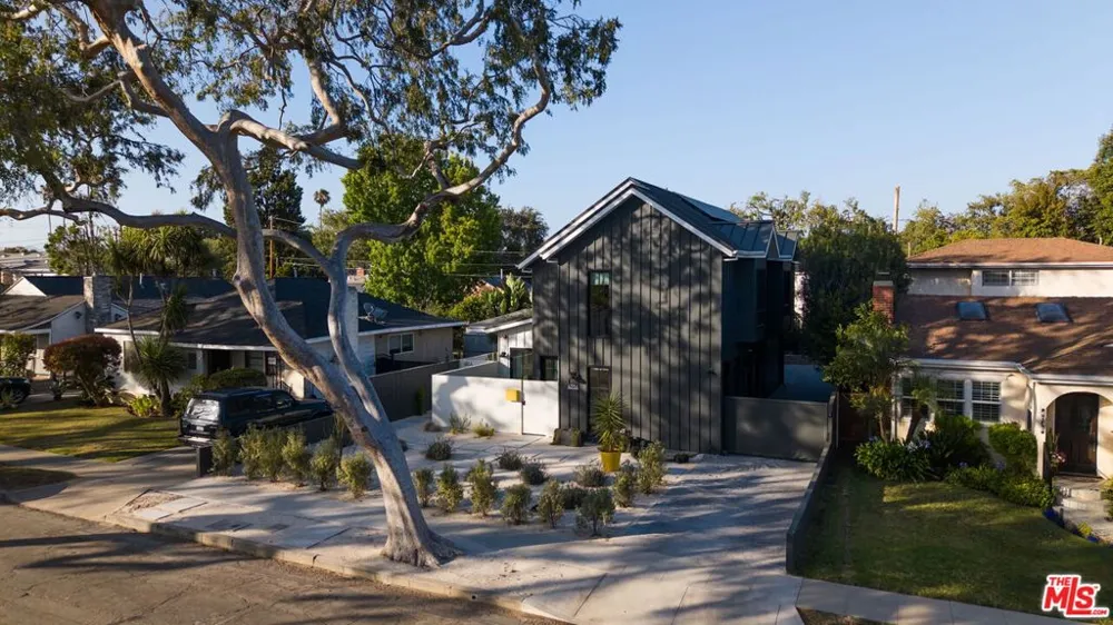 4034 Coolidge Avenue Culver City, CA 90066